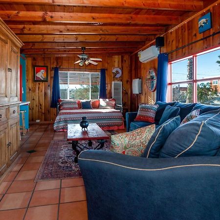 Chuck'S Cabin In A Joshua Tree Community 트웬티나인팜스 외부 사진